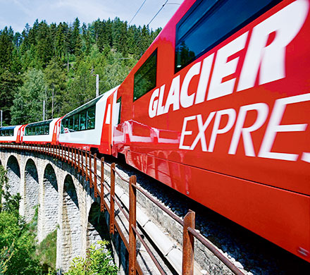 レーティッシュ鉄道アルブラ線とベルニナ線の景観の写真